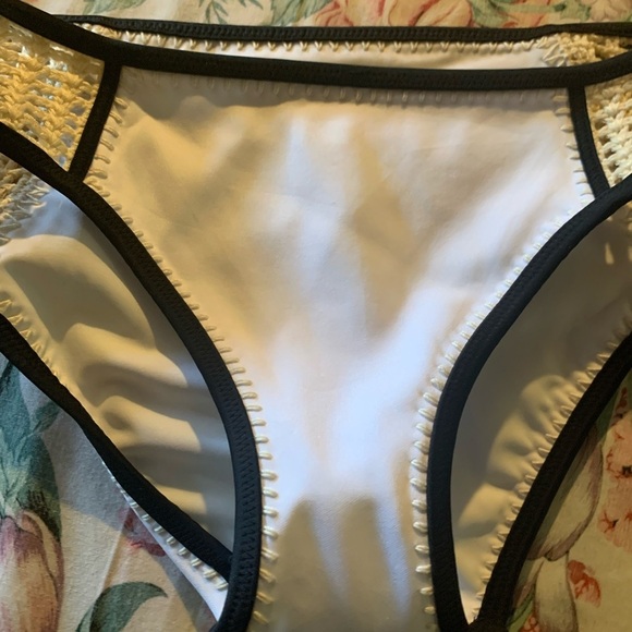 NWT Victoria Secret Elegant White and Black Bikini Bottom Size Large - Picture 3 of 12